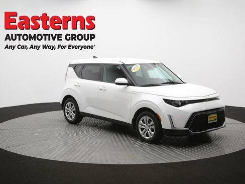 Used 2023 Kia Soul LX FWD image 47