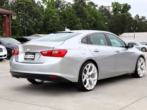 Used 2017 Chevrolet Malibu LT FWD image 7