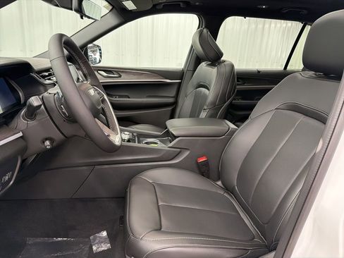 New 2025 Jeep Grand Cherokee L Limited w/ Luxury Tech Group II RWD image 16