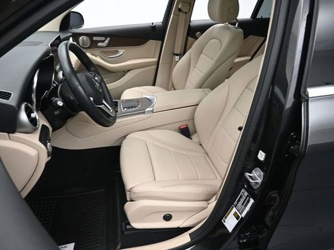 Used 2021 Mercedes-Benz GLC 300 4MATIC image 11