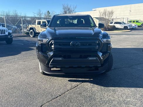 Used 2025 Toyota Tacoma 2WD Double Cab image 2