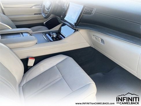 Used 2023 Jeep Wagoneer L Series II image 12