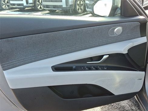 Used 2022 Hyundai Elantra Limited w/ Cargo Package image 12