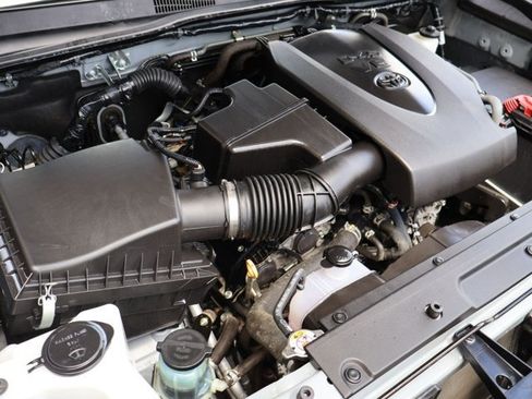 Used 2019 Toyota Tacoma TRD Sport AWD/4WD image 27