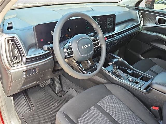 Used 2025 Kia Sorento LX FWD image 10