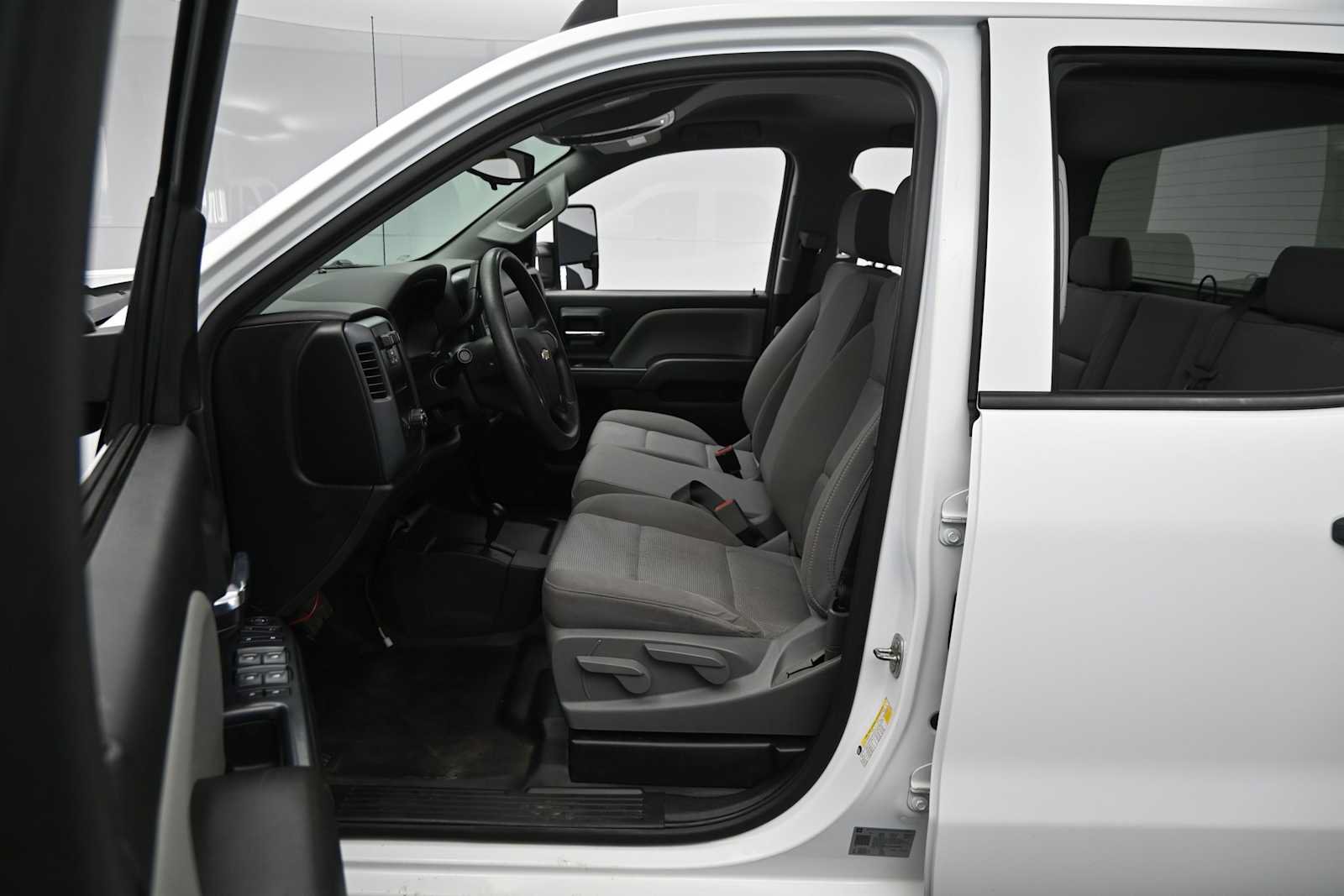 Used 2019 Chevrolet Silverado 1500 W/T w/ WT Convenience Package AWD/4WD image 9