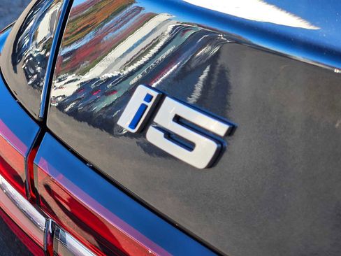 Used 2026 BMW i5 eDrive40 image 16