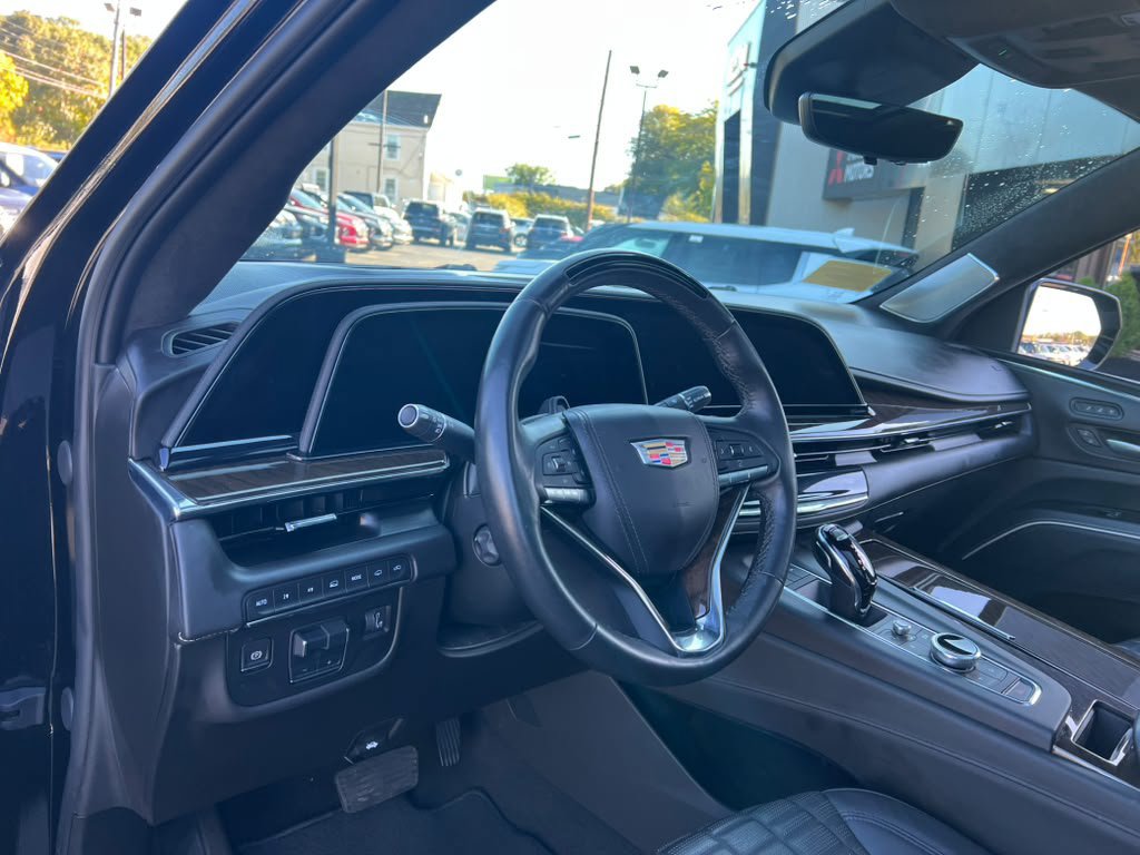 Used 2024 Cadillac Escalade ESV Sport Platinum w/ LPO, ONYX Package AWD/4WD image 10