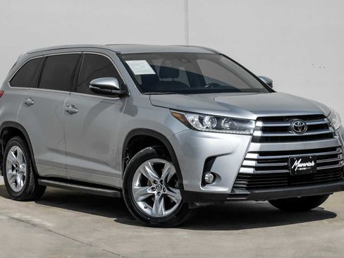 Used 2017 Toyota Highlander Limited image 7