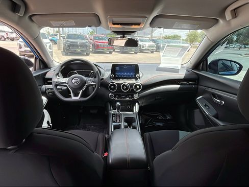 Used 2025 Nissan Sentra SR FWD image 25