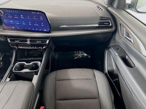 Used 2025 Chevrolet Traverse LT image 23