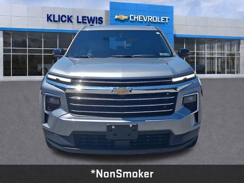 Used 2024 Chevrolet Traverse LT AWD/4WD image 2