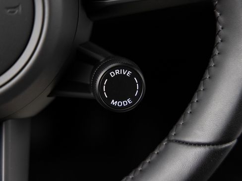 Used 2025 Porsche Macan Electric image 15