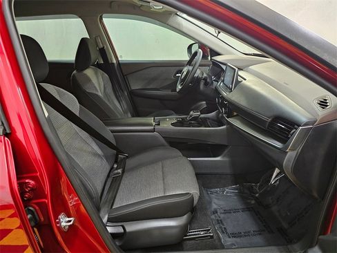 Used 2022 Nissan Rogue SV image 11