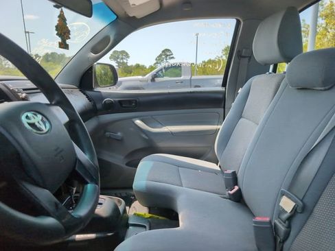 Used 2013 Toyota Tacoma 2WD Regular Cab image 2