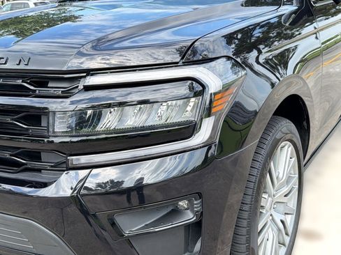 Used 2024 Ford Expedition Limited AWD/4WD image 10