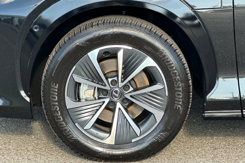 Used 2023 Lexus RZ 450e Premium w/ Technology Package AWD/4WD image 32