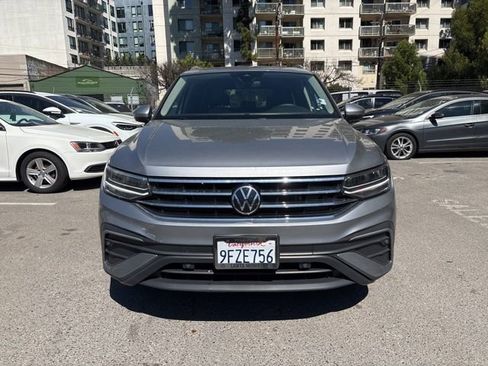 Used 2023 Volkswagen Tiguan SE w/ Panoramic Sunroof Package image 2