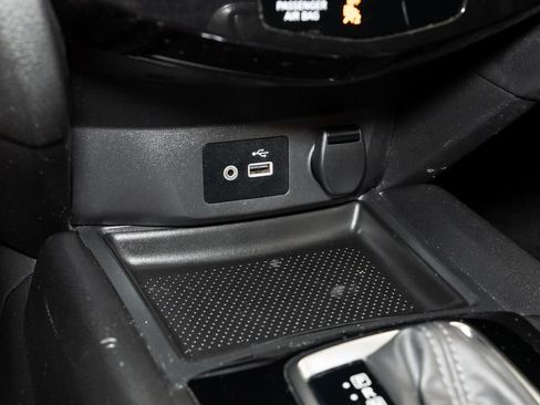 Used 2020 Nissan Rogue S FWD image 15