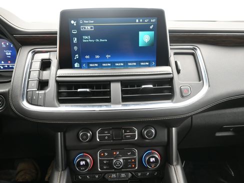 Used 2023 Chevrolet Suburban Premier image 17