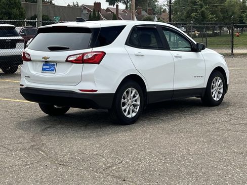 Used 2021 Chevrolet Equinox LS w/ LS Convenience Package FWD image 5