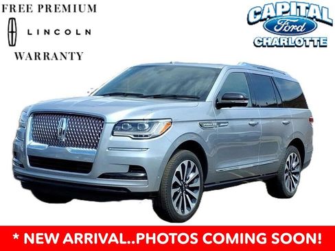 Used 2022 Lincoln Navigator Reserve RWD image 2