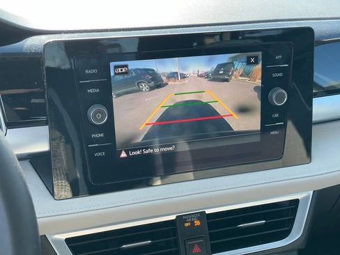 Certified 2025 Volkswagen Taos SE AWD/4WD image 19
