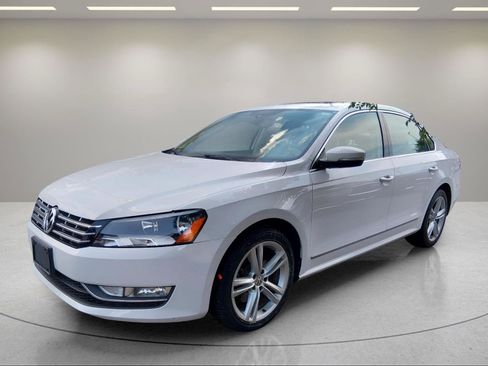 Used 2015 Volkswagen Passat TDI SE FWD image 2