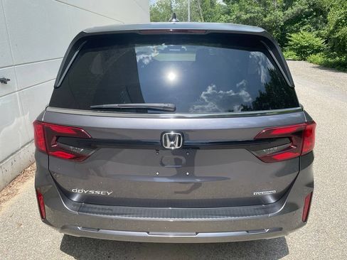 New 2026 Honda Odyssey Touring image 8