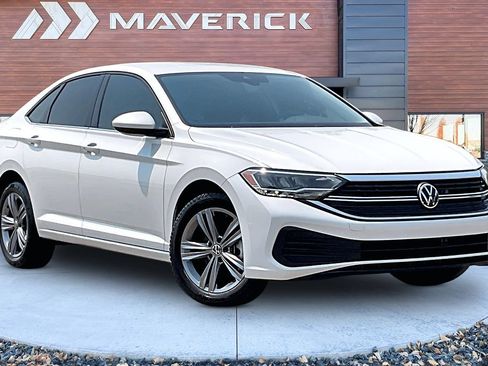 Used 2024 Volkswagen Jetta SE FWD image 1