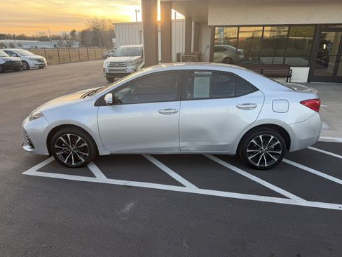 Used 2018 Toyota Corolla SE image 3