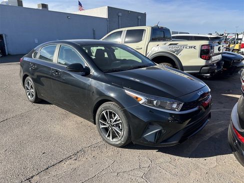 Used 2023 Kia Forte LXS image 2