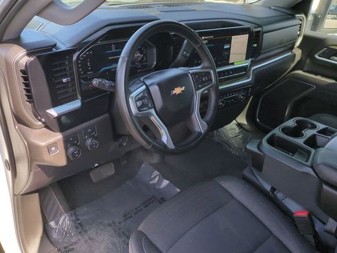 Used 2025 Chevrolet Silverado 2500 LT w/ Convenience Package AWD/4WD image 11