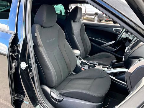 Used 2017 Hyundai Veloster Value Edition image 8