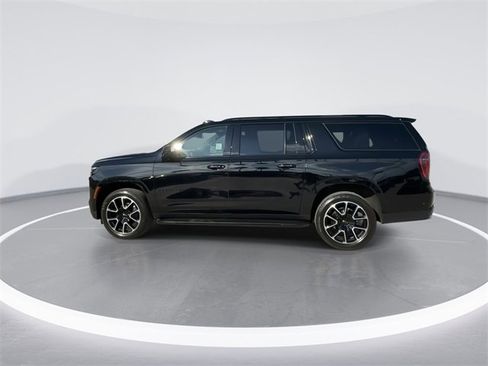 Used 2025 Chevrolet Suburban RST image 5