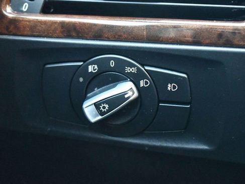 Used 2011 BMW 335i xDrive Sedan image 25