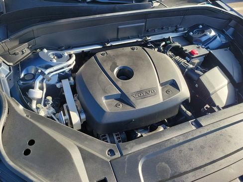 Used 2022 Volvo XC90 T6 Momentum w/ Protection Package image 11