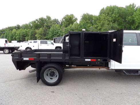 Used 2022 Ford F550 4x4 Crew Cab Super Duty w/ Power Equipment Group image 56