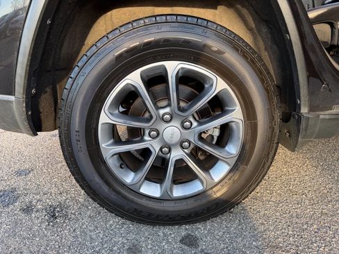 Used 2014 Jeep Grand Cherokee Limited image 30
