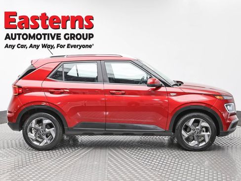 Used 2025 Hyundai Venue Limited image 4