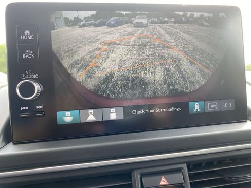 New 2025 Honda Pilot Touring image 11