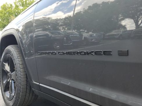 Used 2022 Jeep Grand Cherokee L Laredo RWD image 7