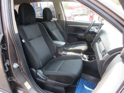 Used 2016 Mitsubishi Outlander SE AWD/4WD image 11