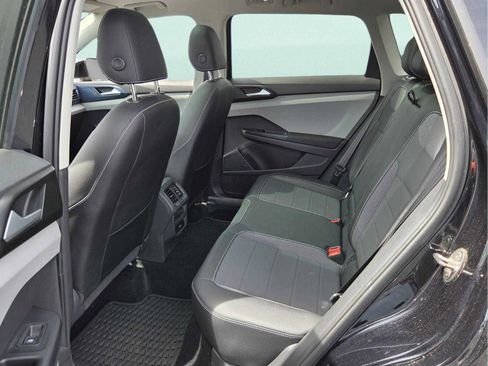 Used 2022 Volkswagen Taos SE image 10