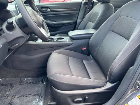 Used 2025 Nissan Altima 2.5 SV FWD image 25