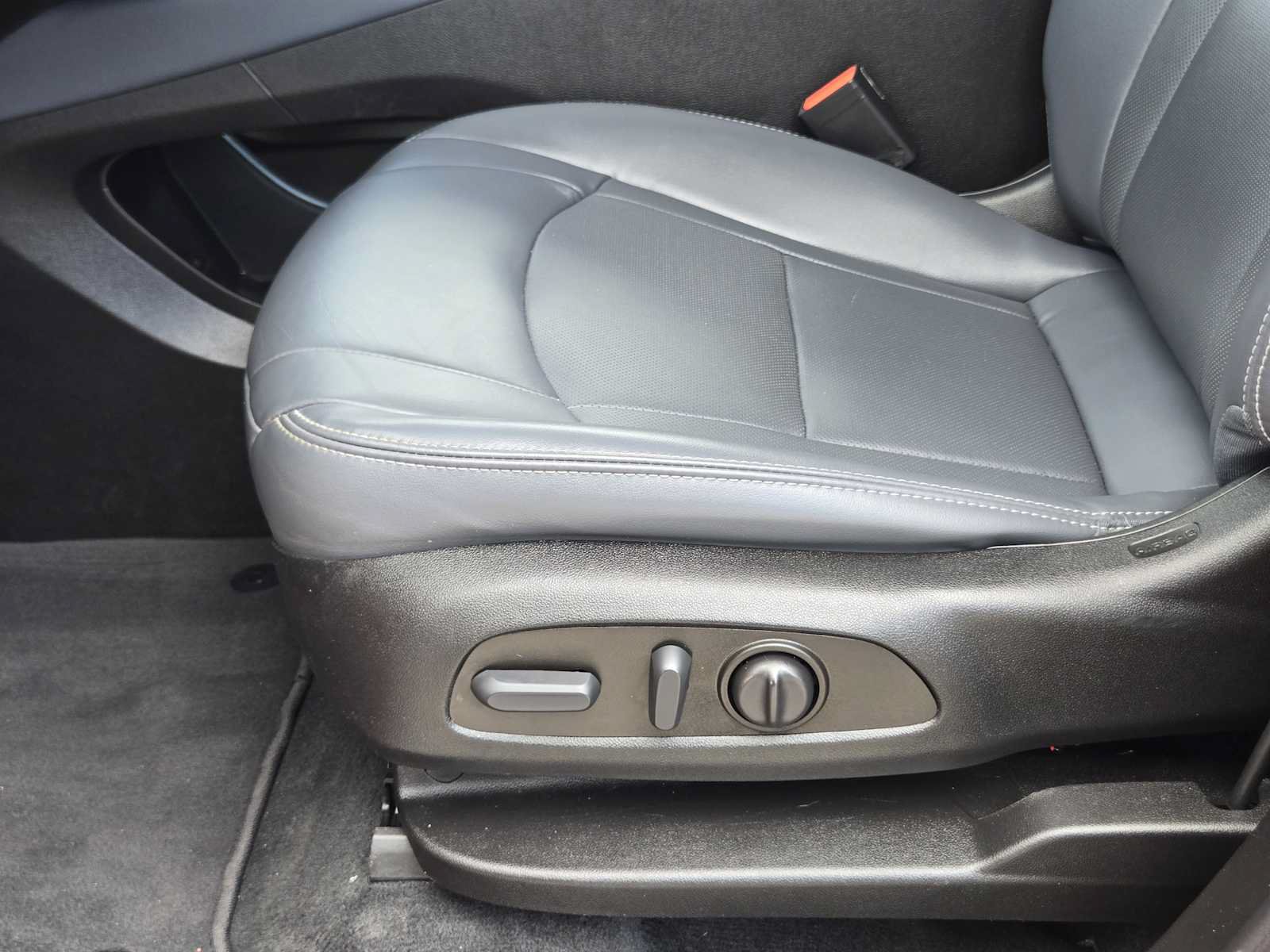 Certified 2023 Buick Enclave Essence w/ Experience Buick Package FWD image 23