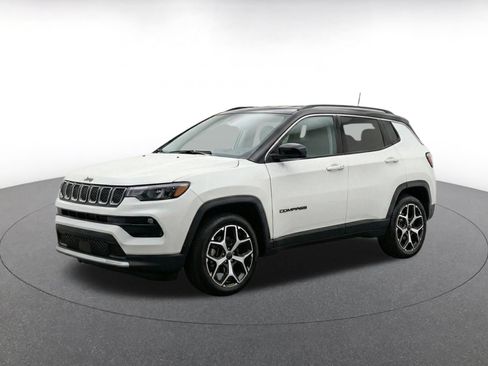 Used 2025 Jeep Compass Limited AWD/4WD image 3