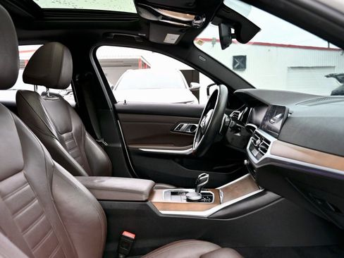 Used 2020 BMW 330i Sedan w/ M Sport Package image 16