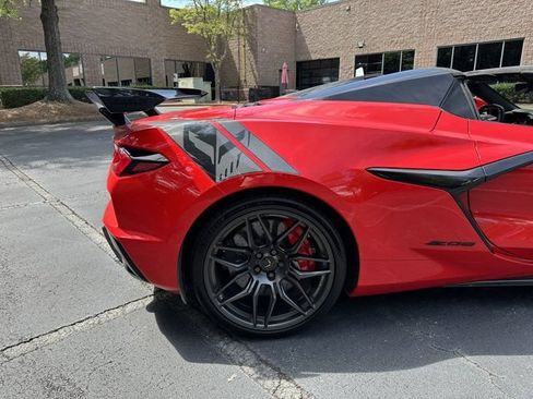 Used 2024 Chevrolet Corvette Z06 w/ Z07 Performance Package RWD image 14