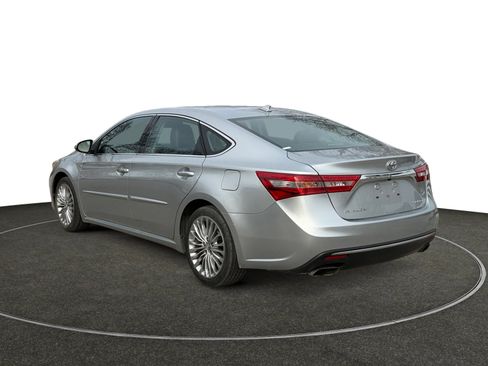 Used 2018 Toyota Avalon Limited image 3